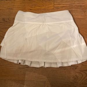 Ivivva girls white ruffle skirt Sz 12